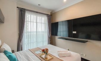 Spacious And Modern Look 3Br Bellezza Apartment