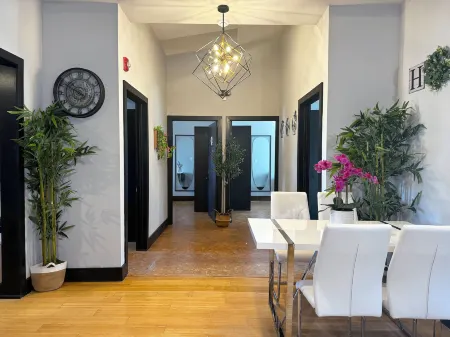 Bright & New Room Shared Apartment NYC Bus