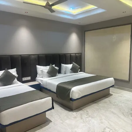Pinky Hotel