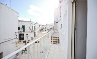 Casetta Arco Con Balcone
