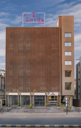 SK Lords Inn Ahmedabad Отели рядом с достопримечательностью «Dada Hari Ni Vav»