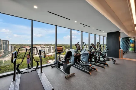 High-Rise Apt Raleigh Free Parking & Sunset View 2