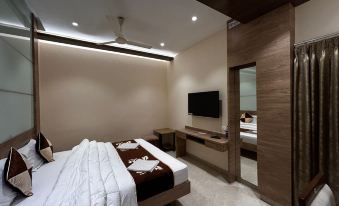 The Paradise Hotel - Luxury Stay