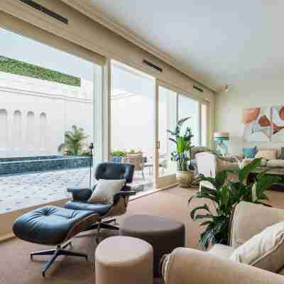 Luxurious Apartment with Patio and Pool Others