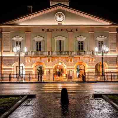 Pavillon Suite Hotel Exterior