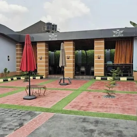 De-Lexis Hotel & Suites