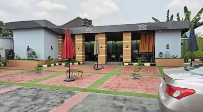 De-Lexis Hotel & Suites فنادق في 