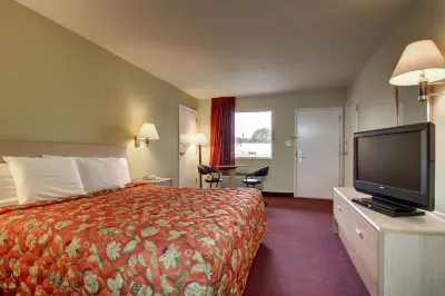 Key West Inn - Montgomery Hotels in 