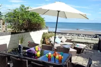 Gone to the Beach - Sea Views Direct Beach Access
