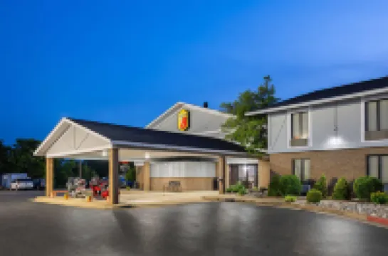 Super 8 by Wyndham Harrison AR