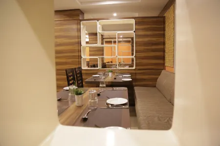 Rangalaya Royal Отели рядом с достопримечательностью «Технологический институт Веллуру»