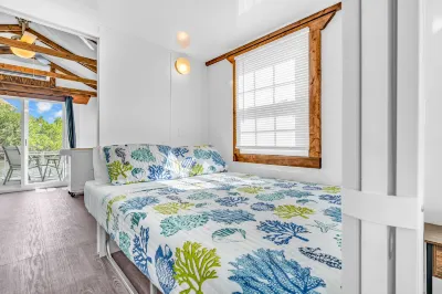 Treasure Harbor Hotels in Tavernier