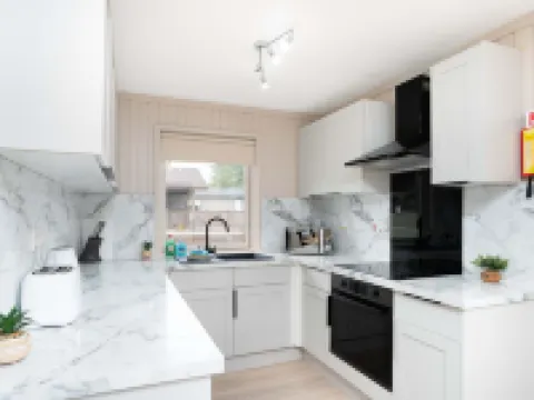 3Bed Lodge - Hot Tub - by Holiday Homes Hotels in Kirn