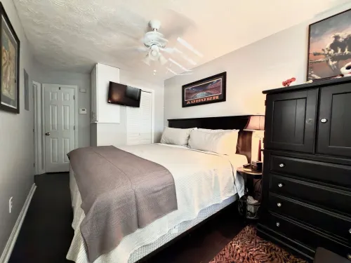 Upscale Condo, As Close As it Gets to Jordan-Hare Stadium!!