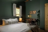 山間迷人度假小屋 - 熱水浴缸, 絕美景觀, 火爐 & 4英畝