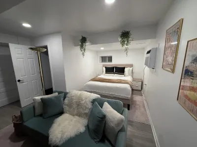 Cozy studio in Andersonville Chicago Hotels in Andersonville