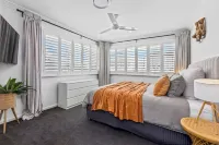 'The Palms on Nautilus' - Beach house on the park & sea