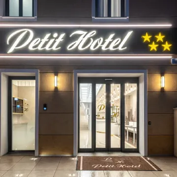 Petit Hotel