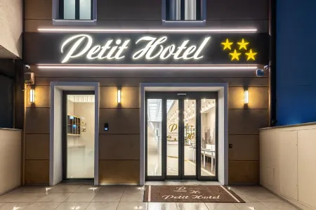 Petit Hotel Отели в г. Каленцано