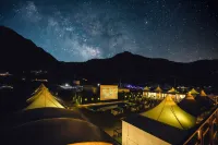 Night in Paradise - parking