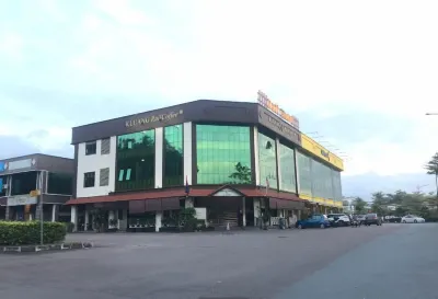 Capital O Rail Hotel Hotel di Kluang
