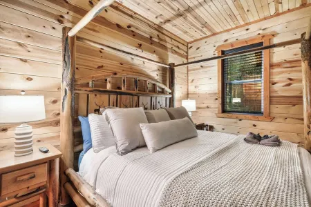 Best Location/Views in Gatlinburg, Games, Hot Tub