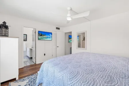 Venice Beach-Coco Palms 103. One block to Venice Beach. Отели в г. Венис