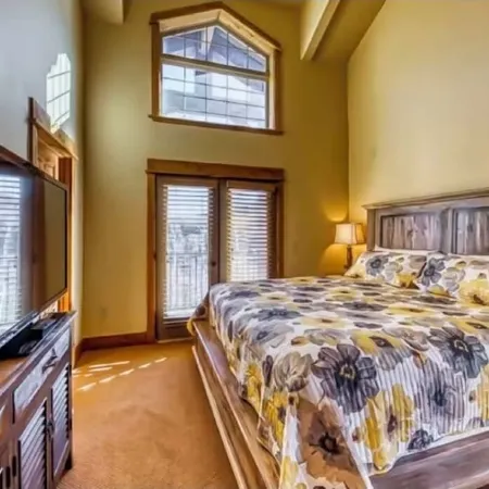 Spacious Condo with a Beautiful View and Lots to do in Brian Head UT. BL-25016