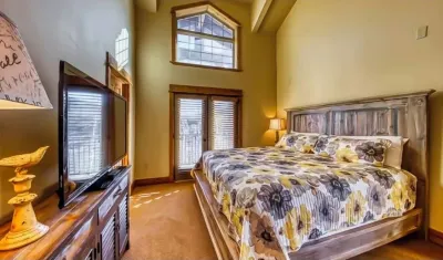 Spacious condo with a beautiful view and lots to do in Brian Head UT.