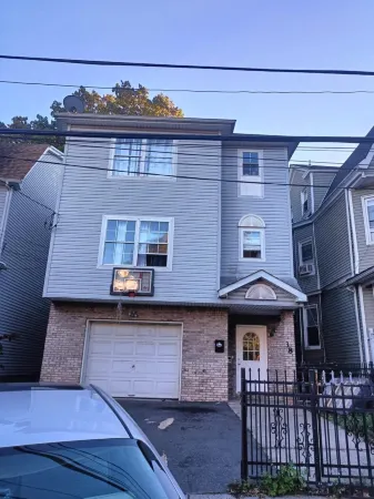 Fada Guest House - 38 Yates Ave Newark