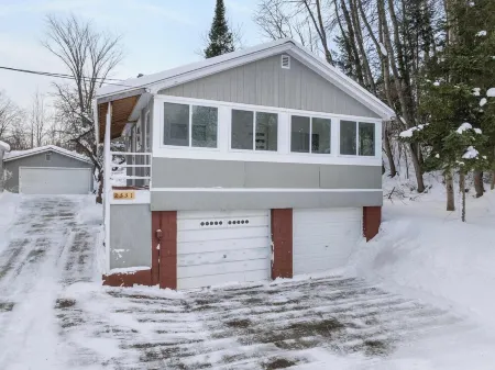 The Grove 1/2 mile from Boyne Mountain Sleeps 4