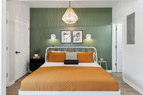 cozy comfy cottage c+ Hotels in Thunderbolt