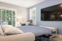 Dog-Friendly lakehouse with gameroom & patio. Golf Cart included for summer 2025