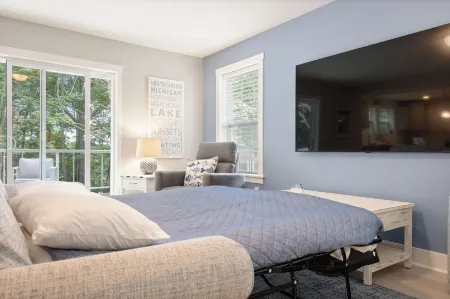 Dog-Friendly lakehouse with gameroom & patio. Golf Cart included for summer 2025