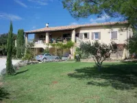 Le petit Mazet reserved for lovers Hotels in Lagnes