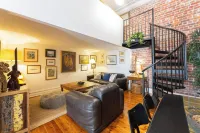 Luxury mansion loft by the beach Hotels in Saint Kilda West