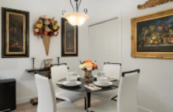 ~Villa Fiore~ 2 King Beds & Swimming Pool!