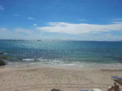 3 min from the beach! Lovely single-storey Ixora rental with terrace and balcony