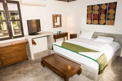Luxury villa, private beach, infinity pool. Fully serviced. Beautiful sunsets