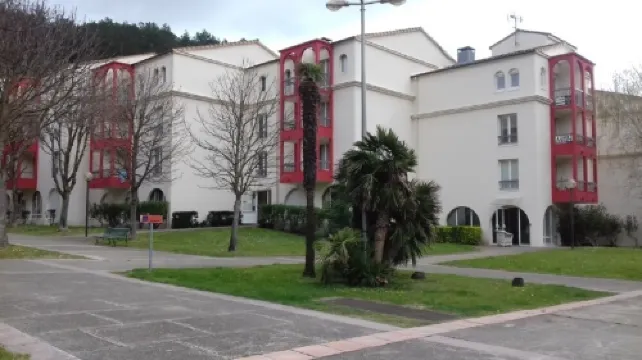 Studios Curistes 4 ème étage avec Balcon, ascenceur et parking Lamalou les Bains Hotels in Lamalou-les-Bains