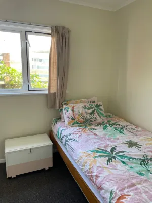 Ocean-front beach house Hotels in Waitarere