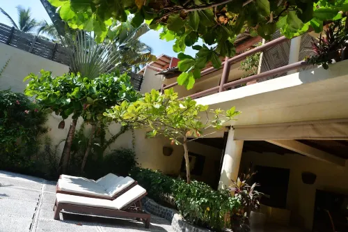 Beautiful beachfront property in Zihuatanejo Bay