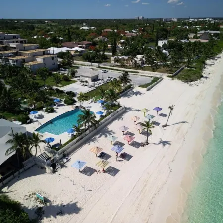 NEW Stunning Ground Floor Beachfront Studio in Coral Beach,  Grand Bahamas