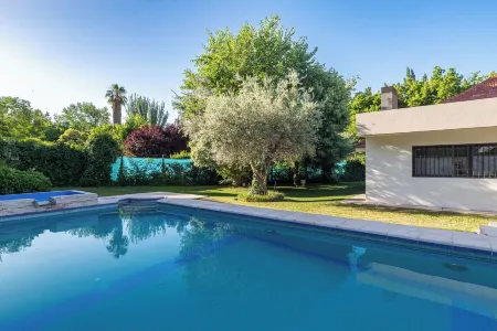 Fliphaus Wine Country Mansion