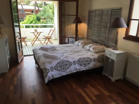 A charming villa with Cap Ferret lighthouse.