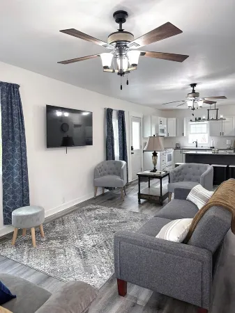 Charming 2-bedroom house with AC, WiFi in delightful Bloomington