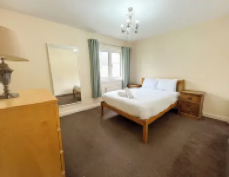 Glasgow Central - Free Parking &  , Free high speed internet , Private garden Hotels near Glasgow Prestwick Airport