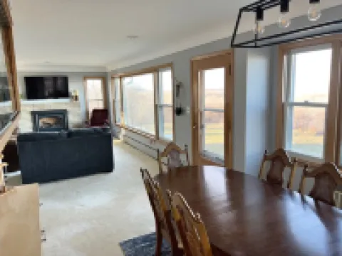 Quiet and convenient home with a view Hoteles en Red Wing