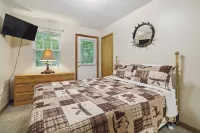 Welcome to “Haven on Harmony” – The Perfect Cozy Cabin