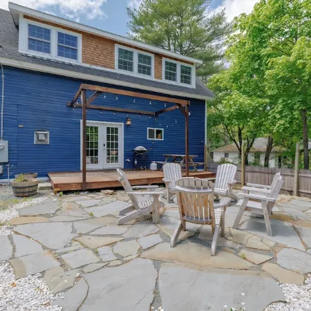Old Maine style w/ modern amenities - dog friendly